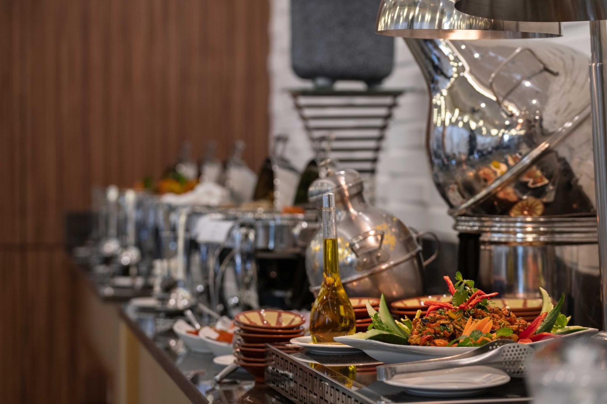 Warwick Al Jubail Hotel Экстерьер фото